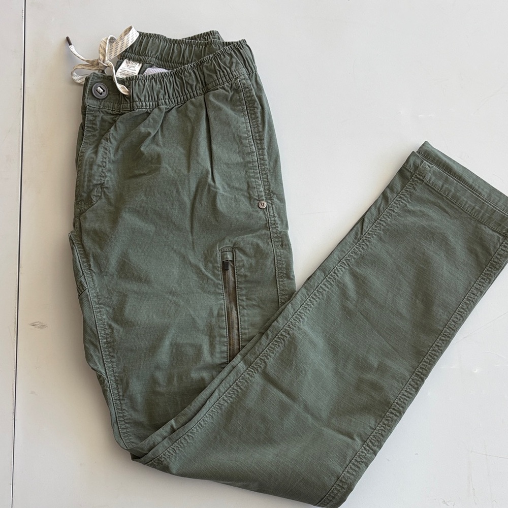 Vuori Men's Olive Cargo Pants
